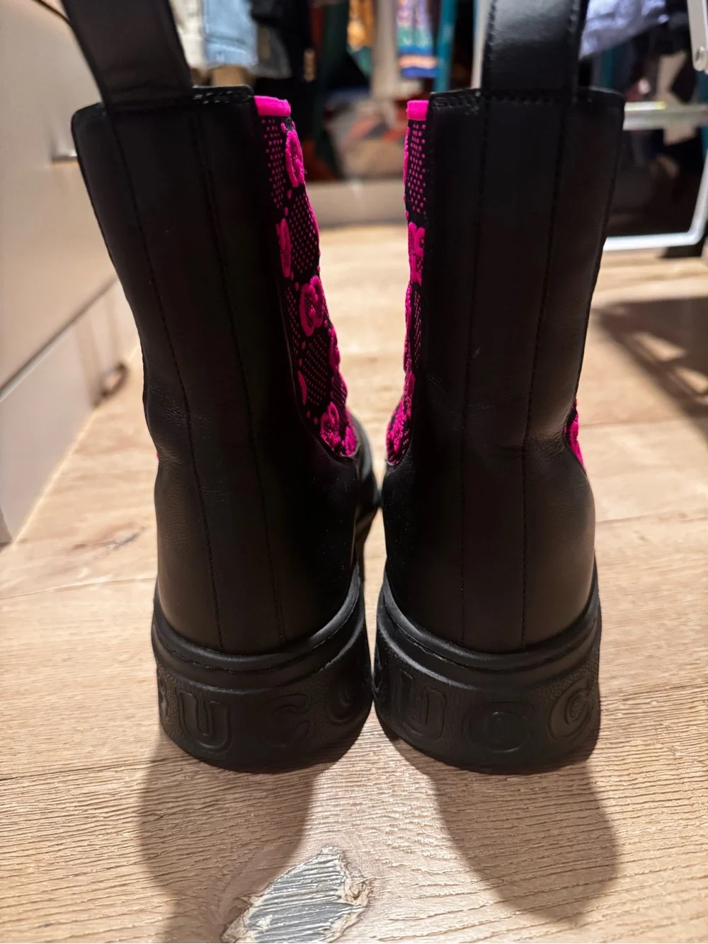 Gucci Black Leather Chelsea Boots with Pink GG Elastic Panels Black and fusia